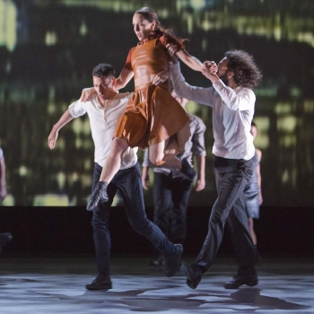 im-here-album-familiar-van-conny-janssen-danst-zet-de-actualiteit-in-een-akelig-helder-daglicht-350x350