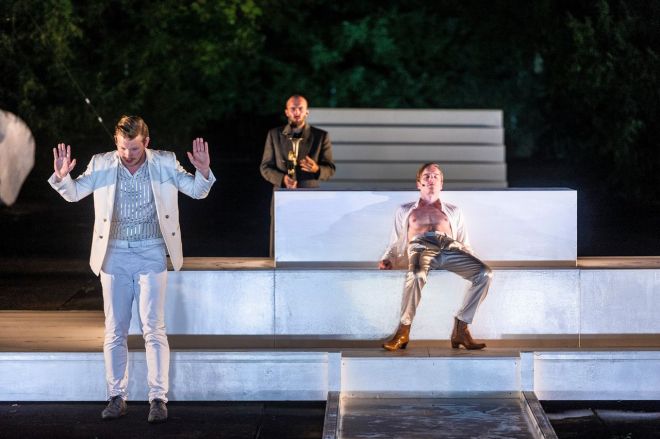 web_2607cul-julius-caesar-002